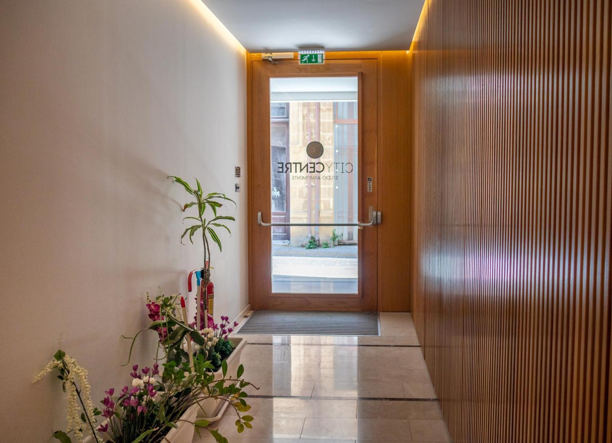 City Centre Studio Apartments Nikosia Bagian luar foto